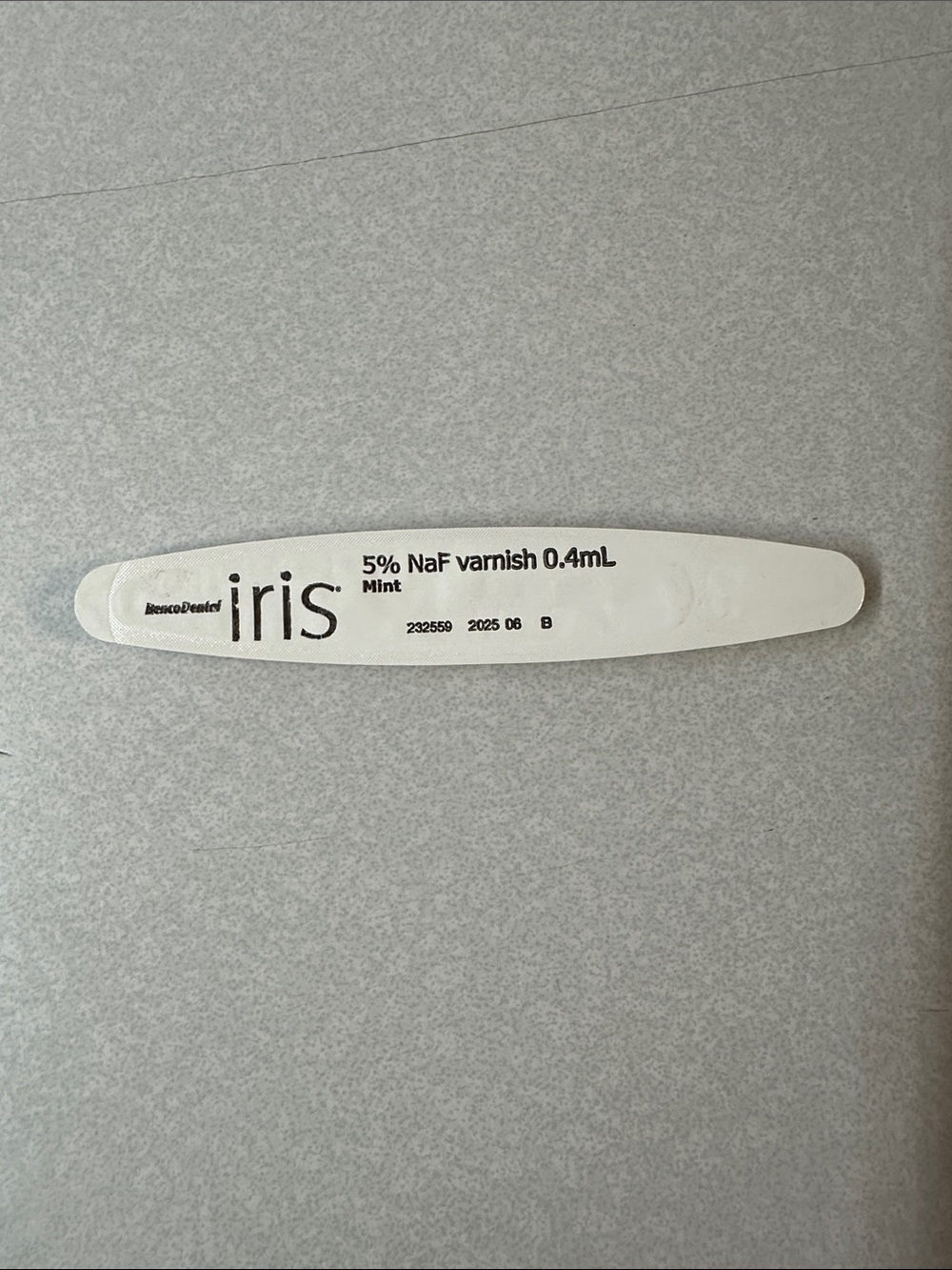 Benco Dental IRIS White-to-Clear 5% NaF Varnish NWT